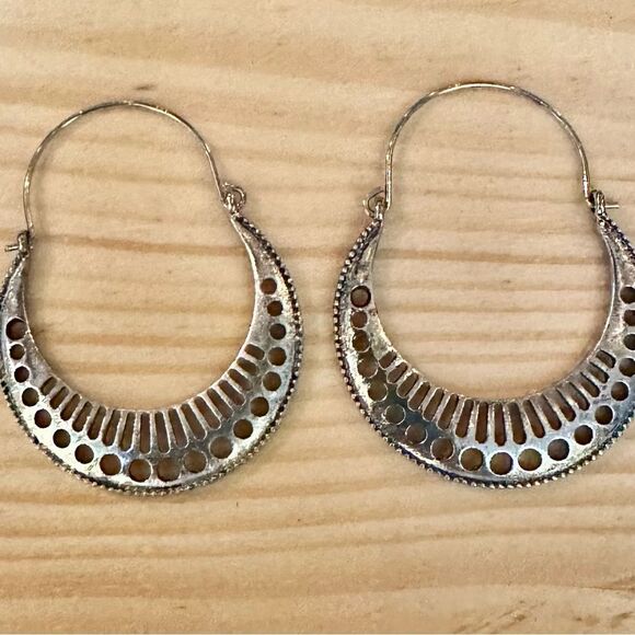 Elegant Silver Hoop Earrings - Picture 1 of 4